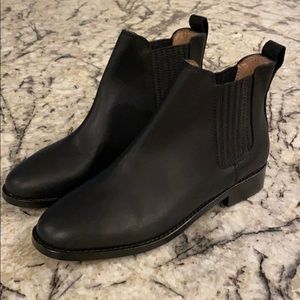 Madewell The Ainsley Chelsea Boot
J8295 leather